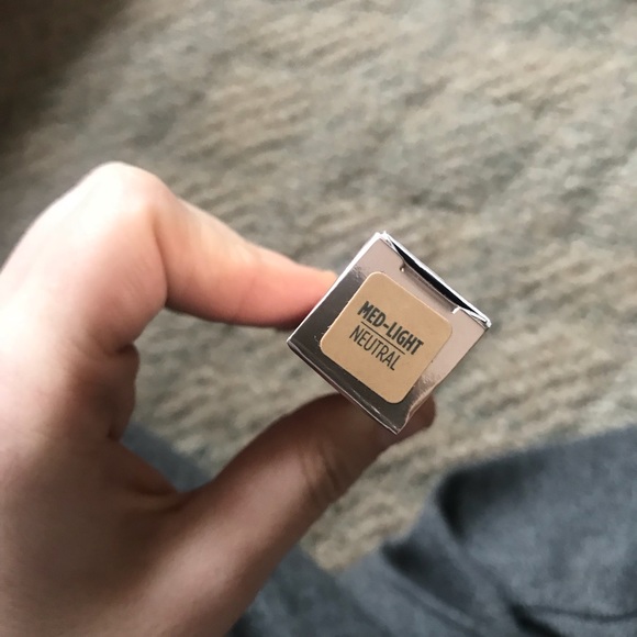 💜NWT💜UD Naked Skin Concealer Med Light Neutral - Picture 2 of 3
